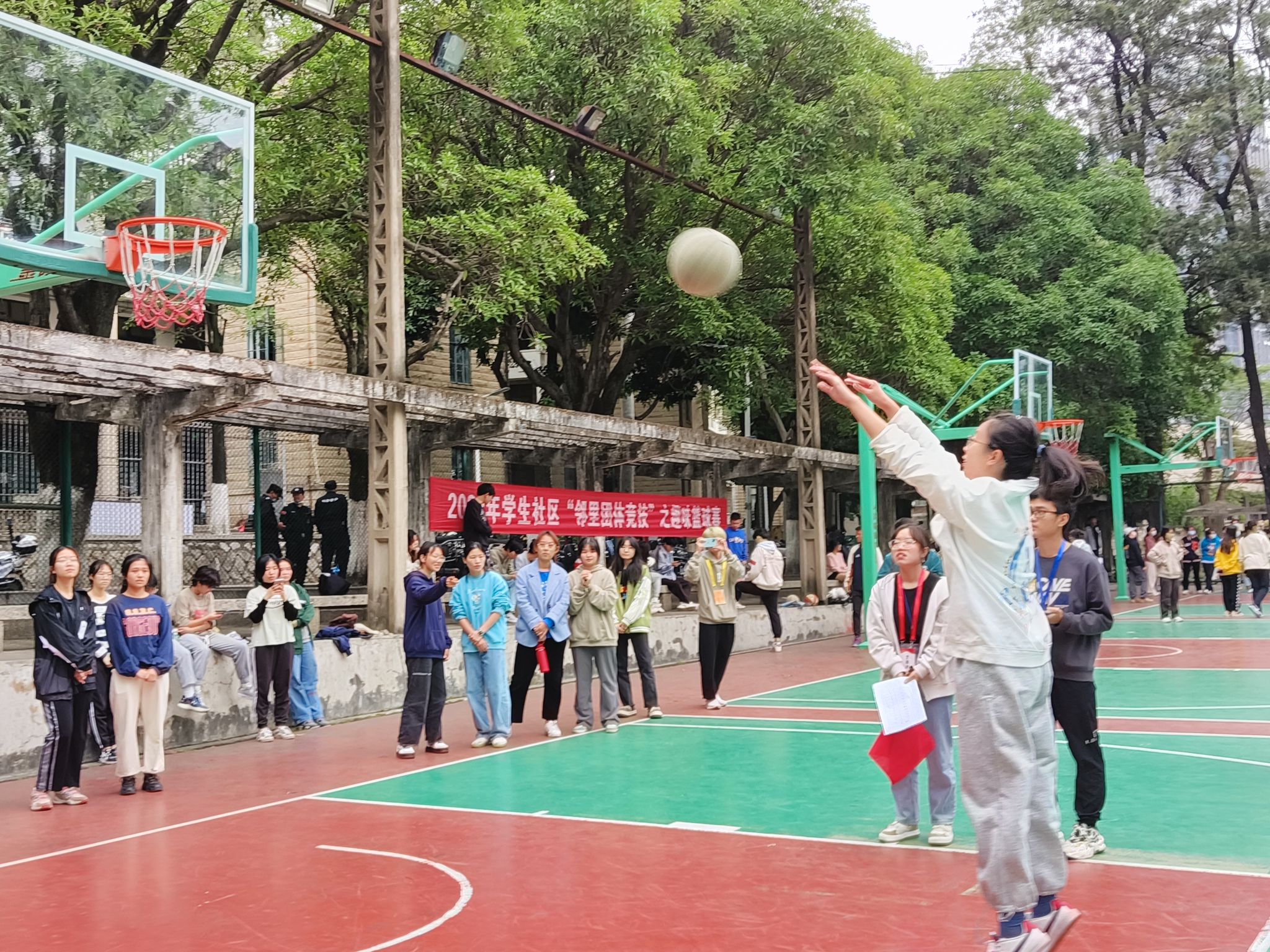 学生社区邻里团体竞技之趣味篮球赛jpg
