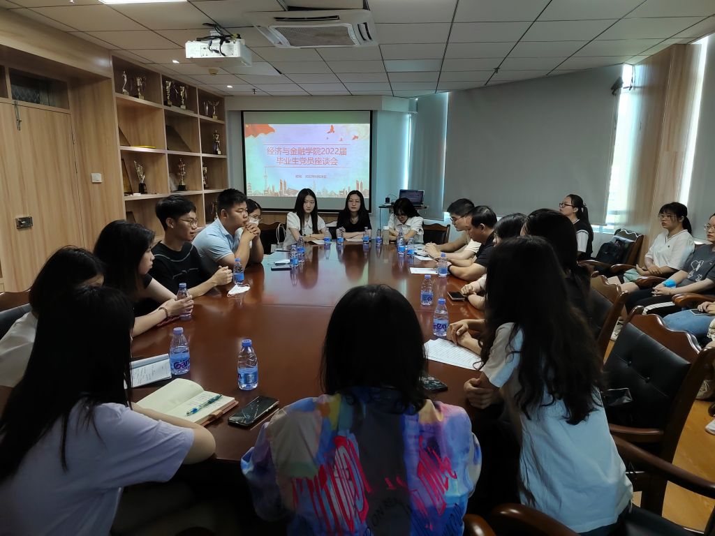 毕业生党员座谈会.jpg 毕业生党员座谈会.jpg