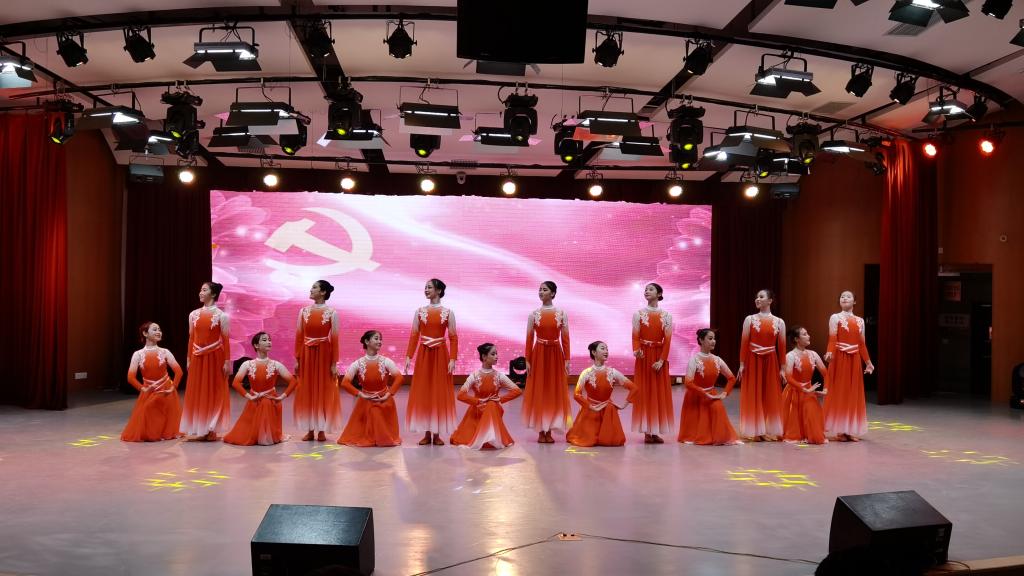 《盛开》.jpg 《盛开》.jpg