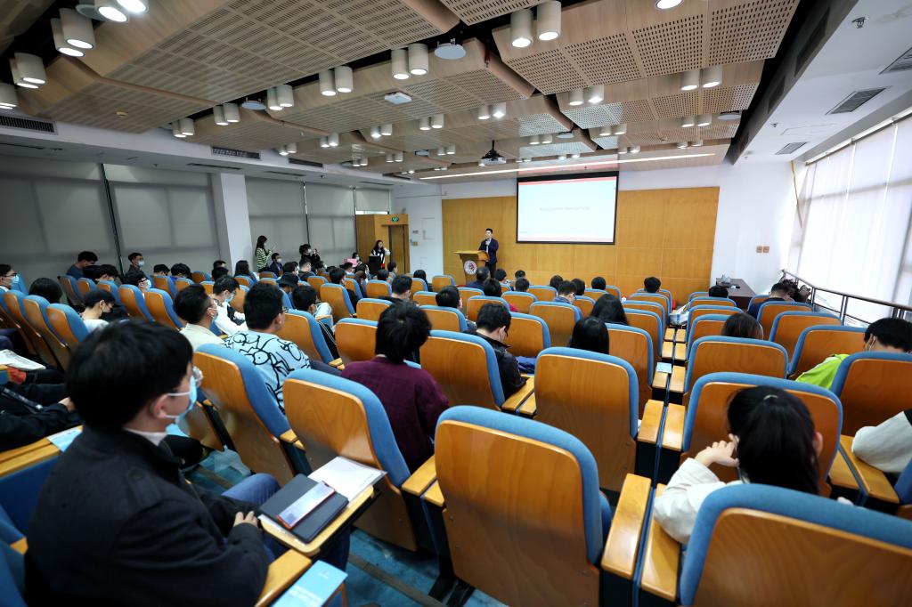 厦门校区政策宣讲会现场.jpg