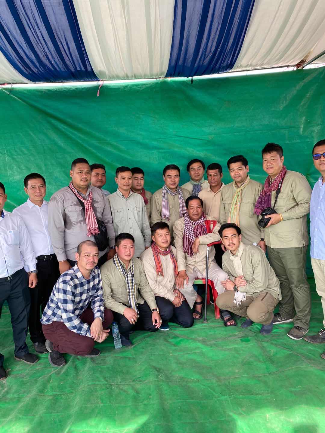 厦门华侨大学柬埔寨校友会向受灾民众捐赠紧急物资 厦门华侨大学柬埔寨校友会向受灾民众捐赠紧急物资