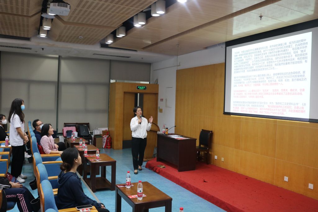 吕韶风老师作分享.jpg 吕韶风老师作分享.jpg