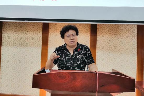 m2St-vrmzzxv9432419.jpg 黔西南州委常委、州委统战部部长罗春红讲话