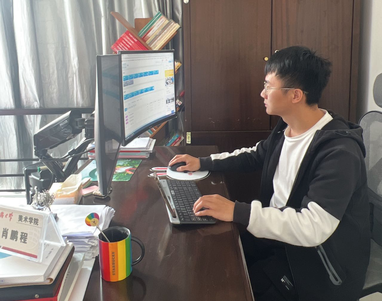 办公室工作照.jpg