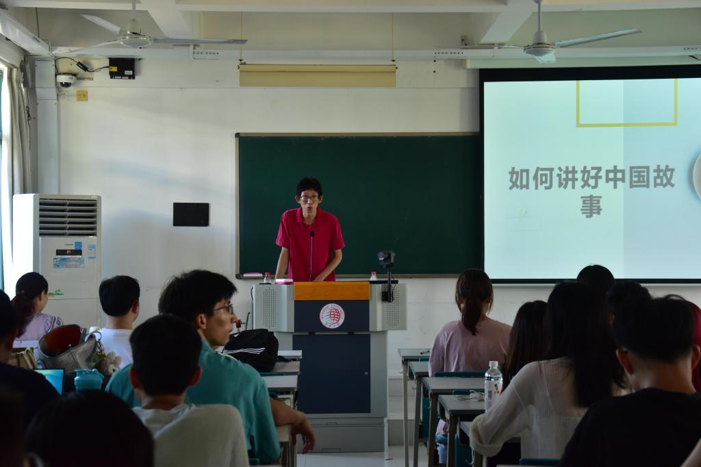 0907 乔楚给学生宣讲2.jpg 0907 乔楚给学生宣讲2.jpg