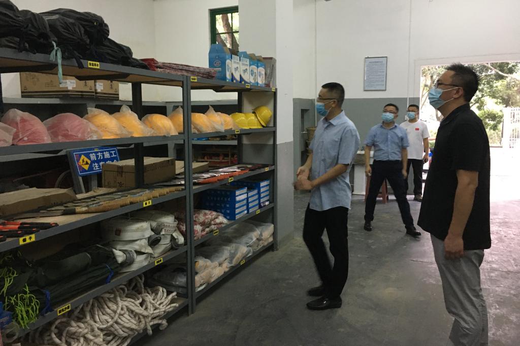 检查应急物资仓库 (1).jpg