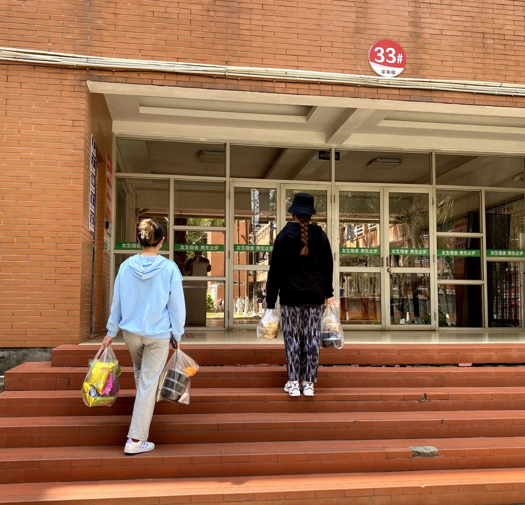 同学们为舍友购餐采买.jpg 同学们为舍友购餐采买.jpg