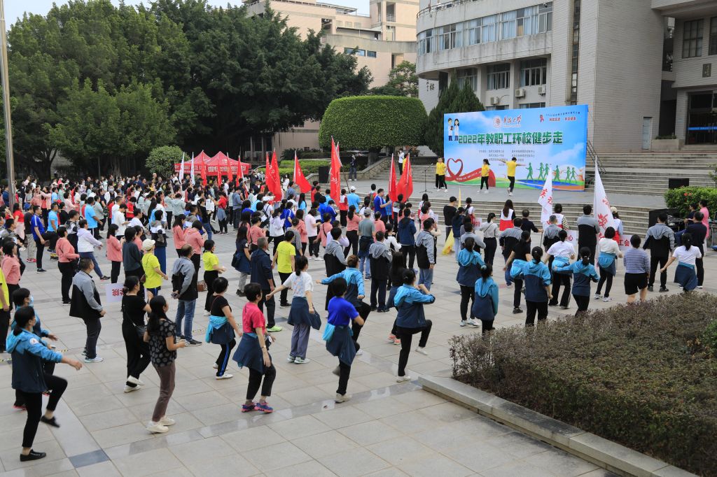 热身活动.JPG 热身活动.JPG