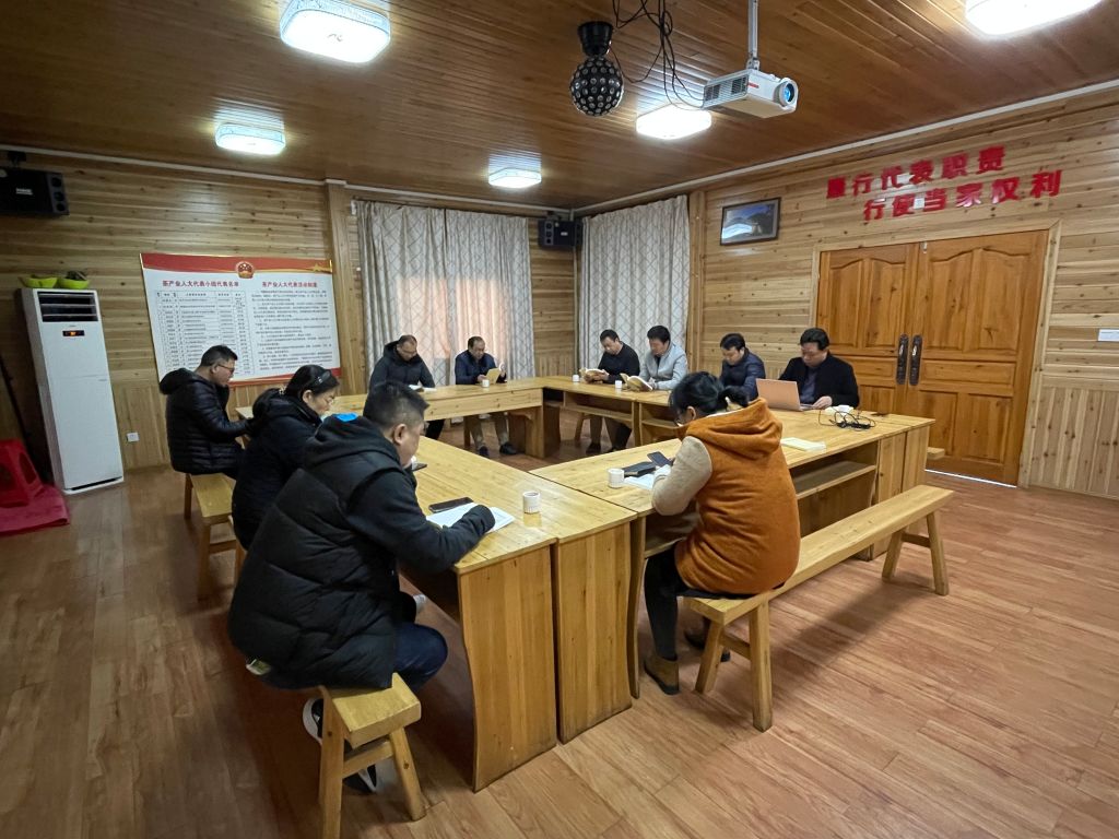 小组开展学习讨论.jpg