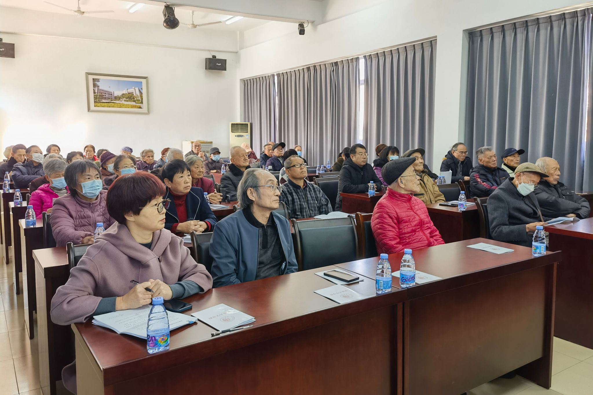 认真听讲jpg 认真听讲jpg