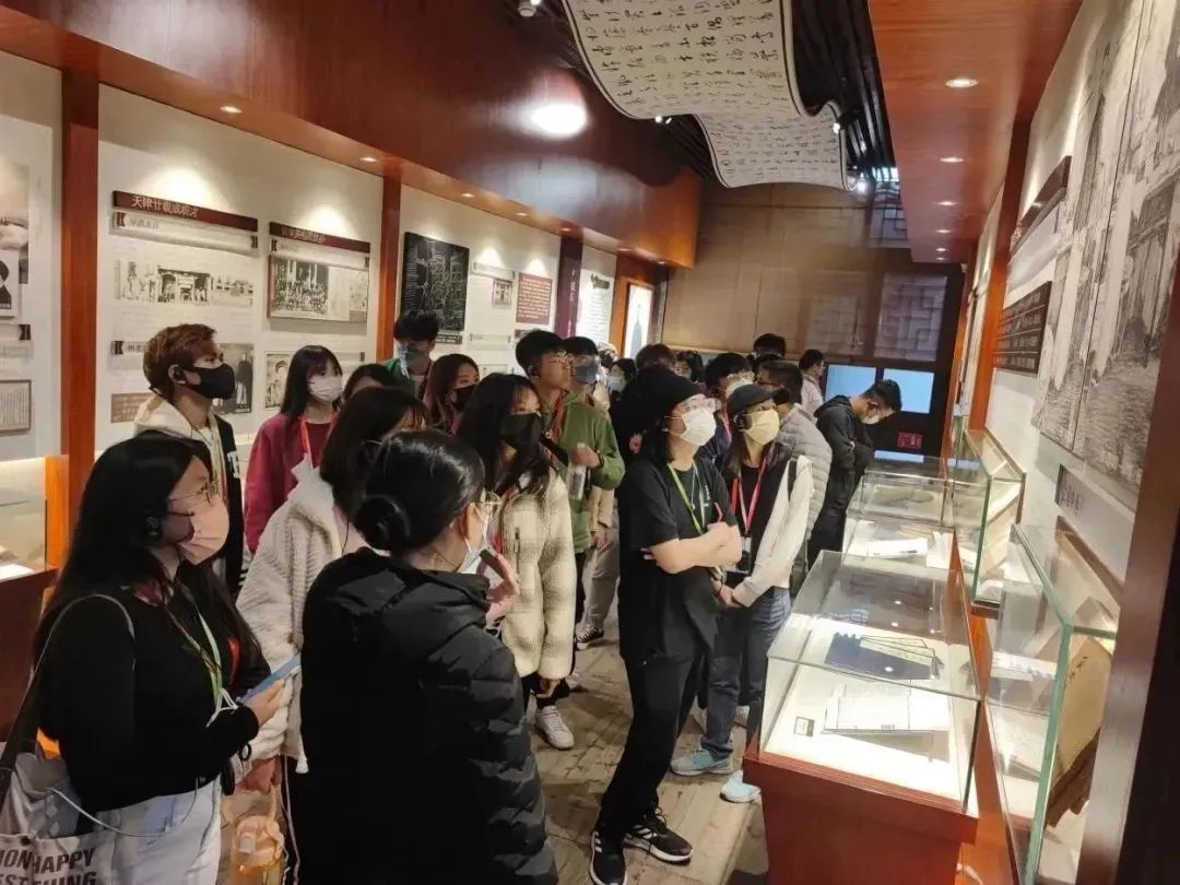 LOCAL1676169912271XDPOLH5CSL.jpg 走进三坊七巷感受闽都文化。