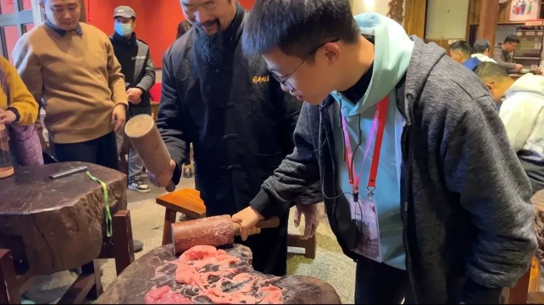 LOCAL16761699426980DHS0ZB55Y.jpg 沉浸式体验肉燕制作。