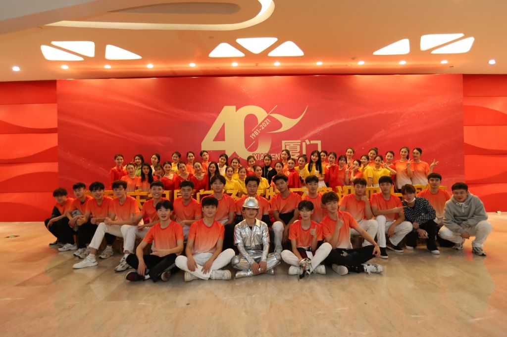 参加“踏浪音歌”庆祝厦门经济特区建设四十周年情景音诗画合照.jpg 参加“踏浪音歌”庆祝厦门经济特区建设四十周年情景音诗画合照.jpg