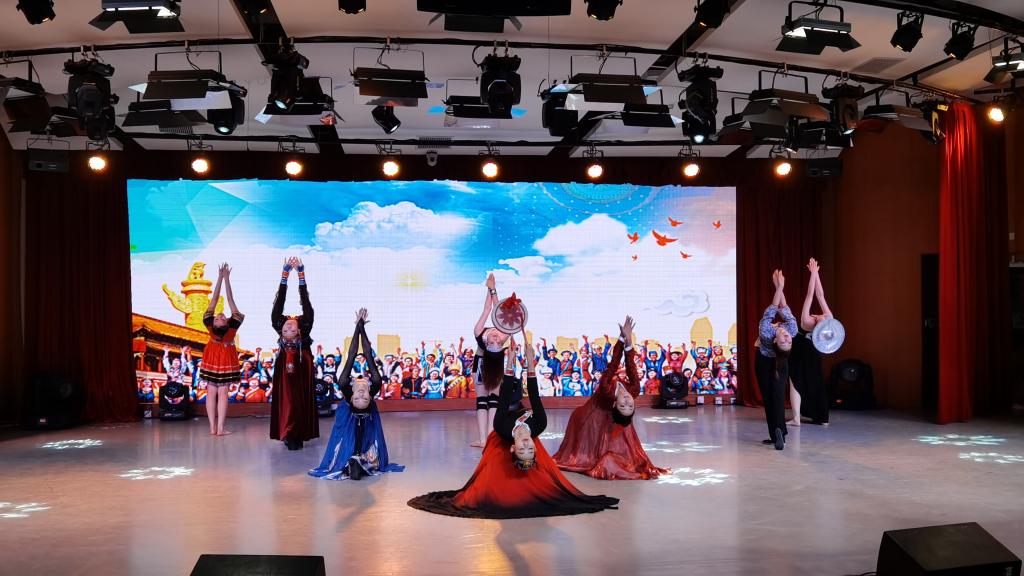 《民族礼赞》.jpg 《民族礼赞》.jpg