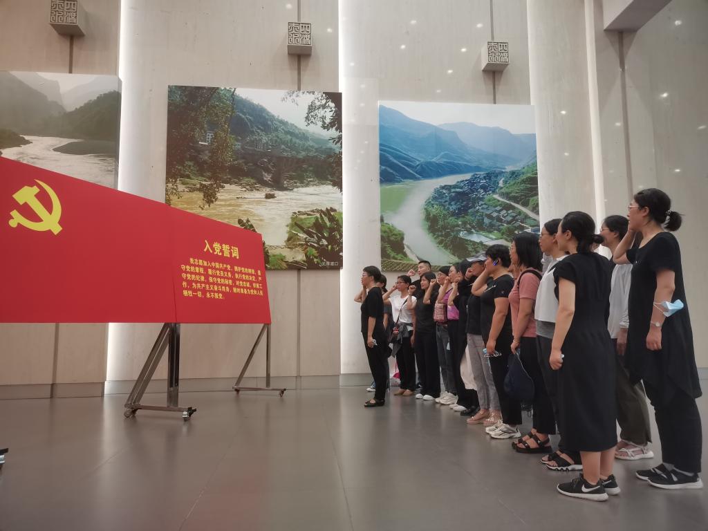 重温入党誓词.jpg 重温入党誓词.jpg