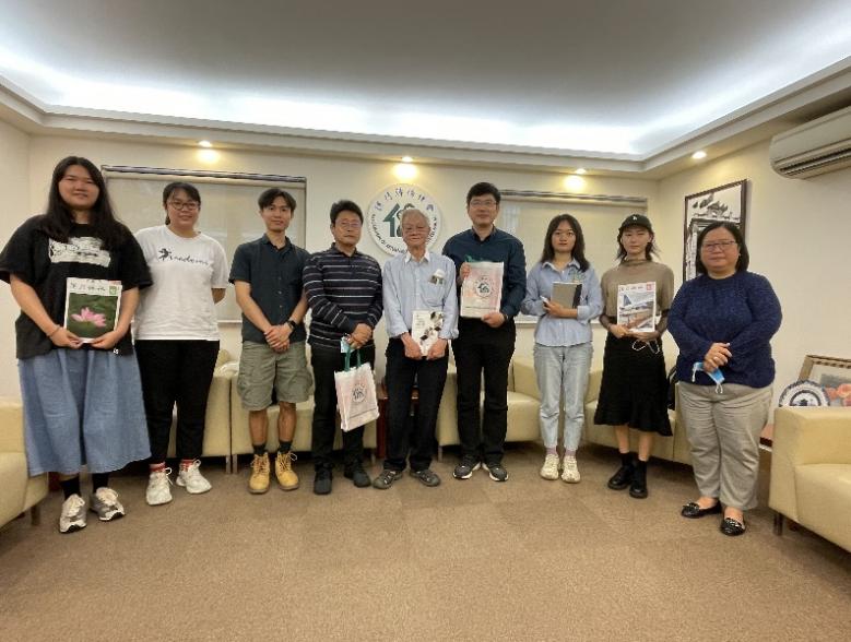 师生访谈澳门归侨总会秘书长黄奕瑞.jpg