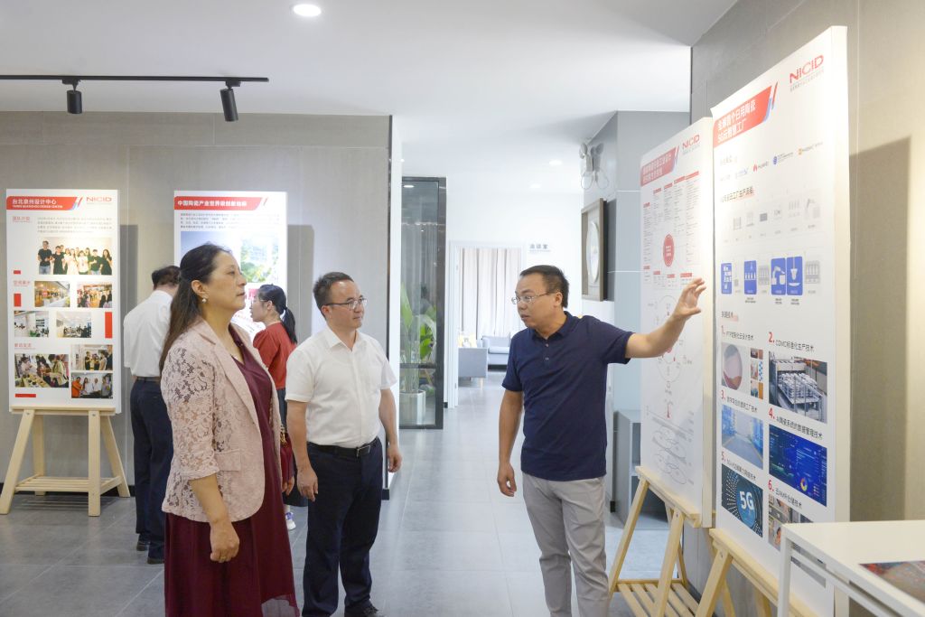 考察国家陶瓷工业设计研究院.jpg 考察国家陶瓷工业设计研究院.jpg