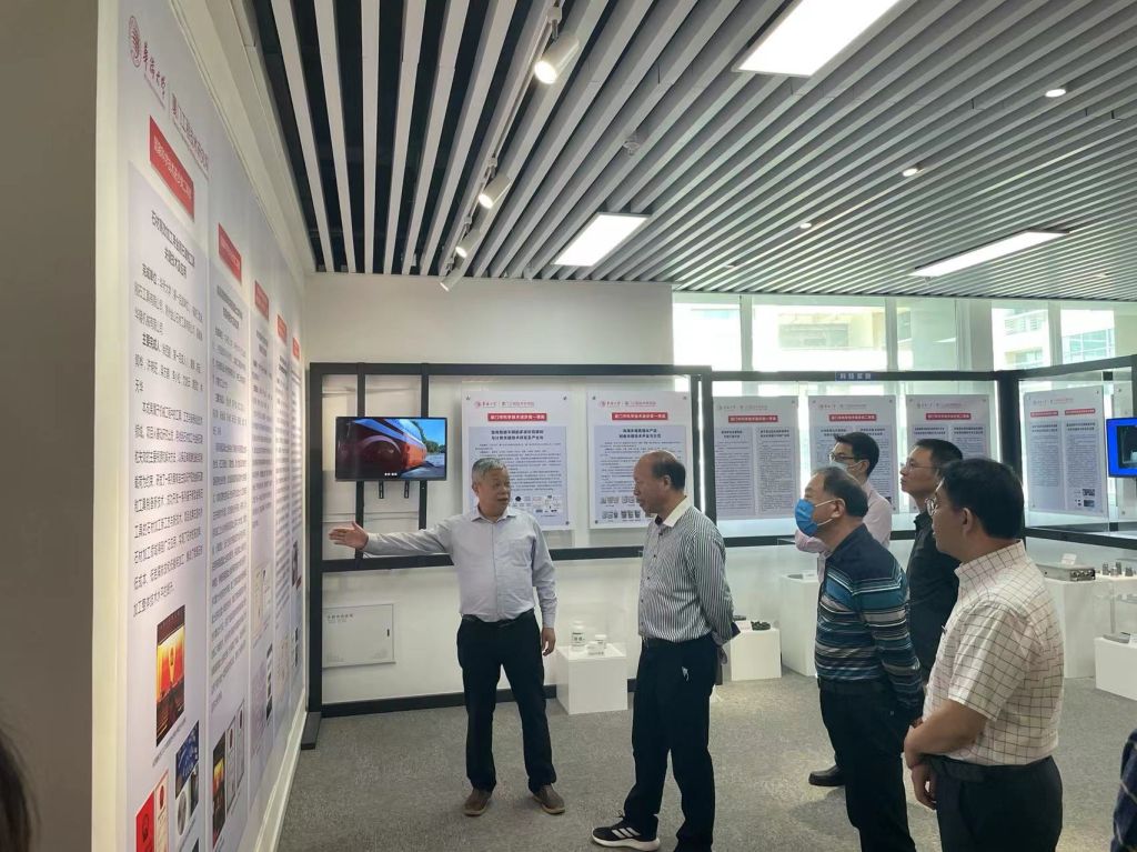 参观工研院展厅.jpg 参观工研院展厅.jpg