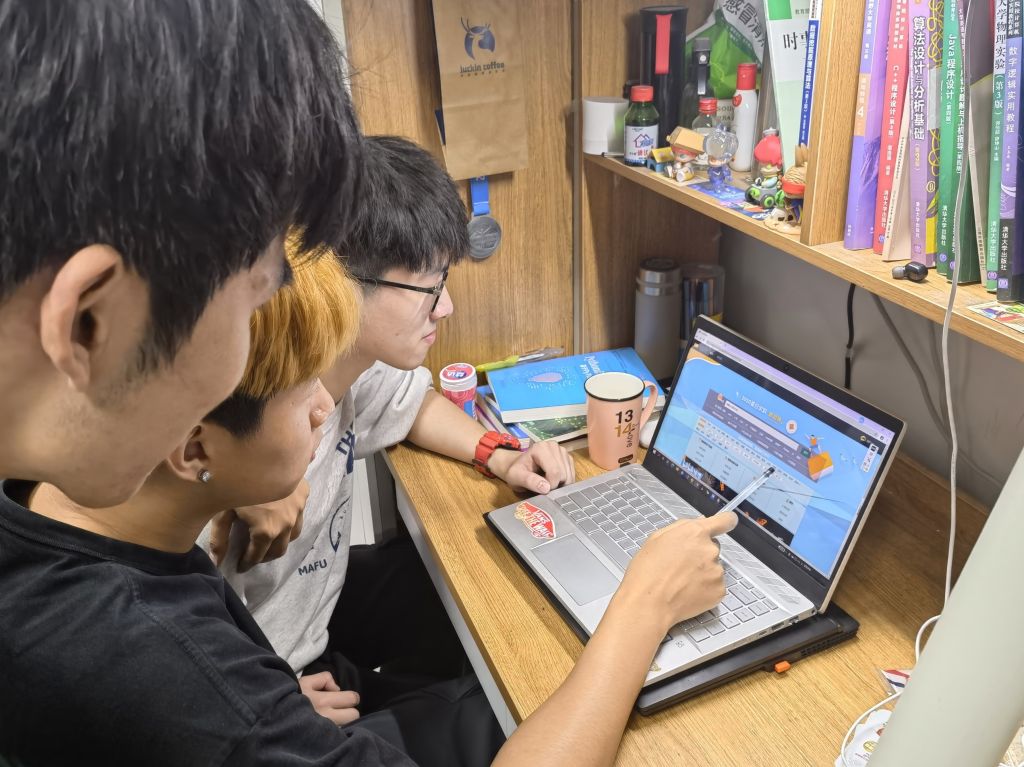 C703在实训时一起开发了一个招聘网站.jpeg
