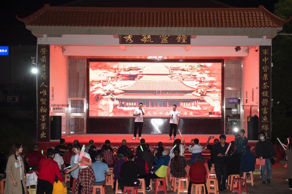 晚会现场.jpg 晚会现场.jpg