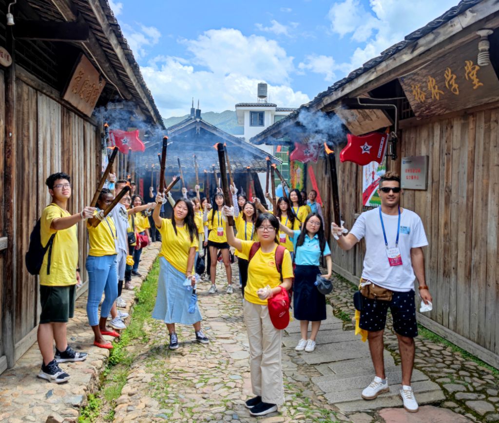 10.中国文化之旅——点亮火把重走长征路.png 10.中国文化之旅——点亮火把重走长征路.png