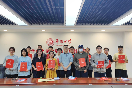 厦门校区入园协议签订仪式.jpg 厦门校区入园协议签订仪式.jpg