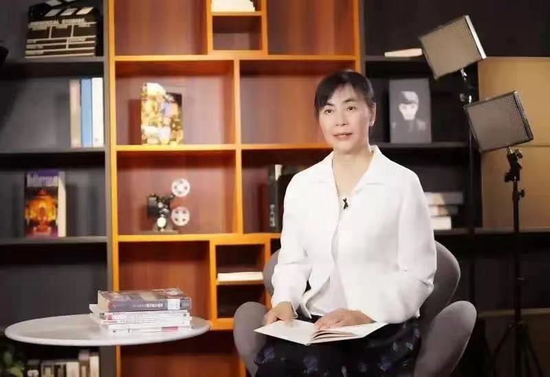 个人简介.jpg 个人简介.jpg