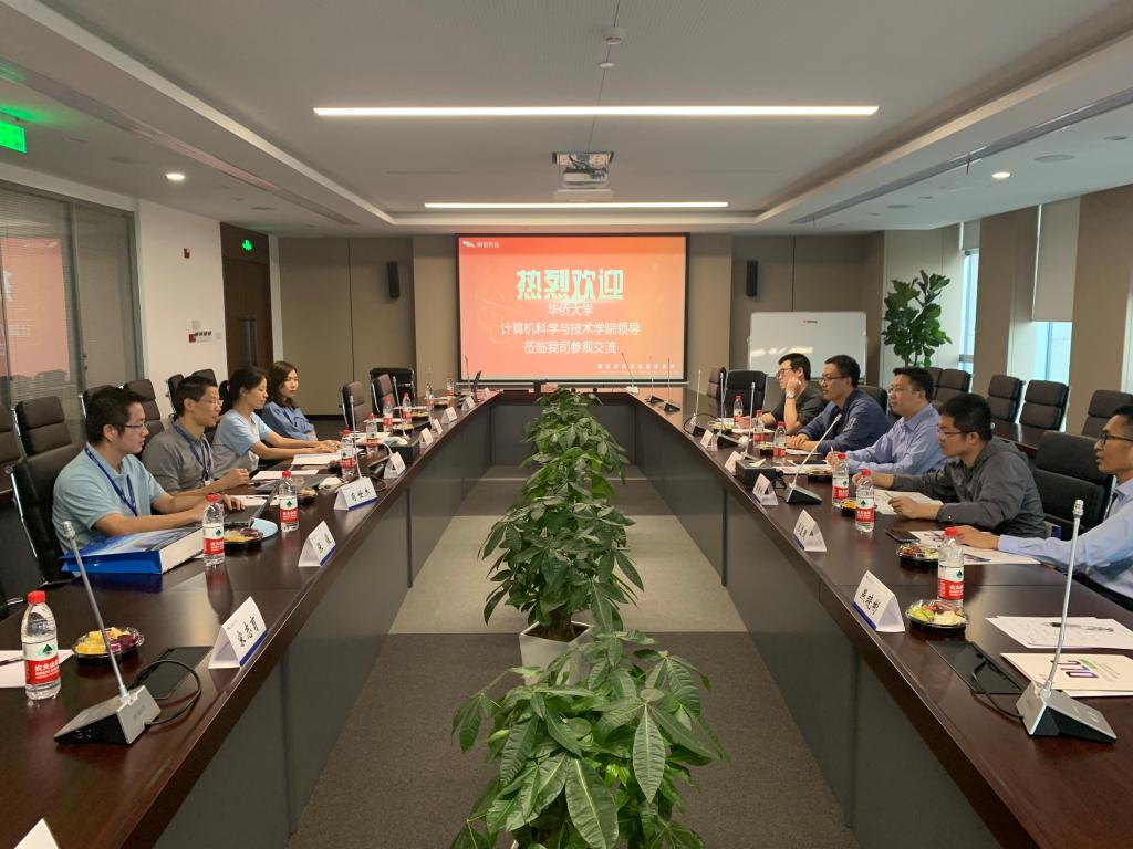【学校+学院1】在网宿科技进行座谈.jpg